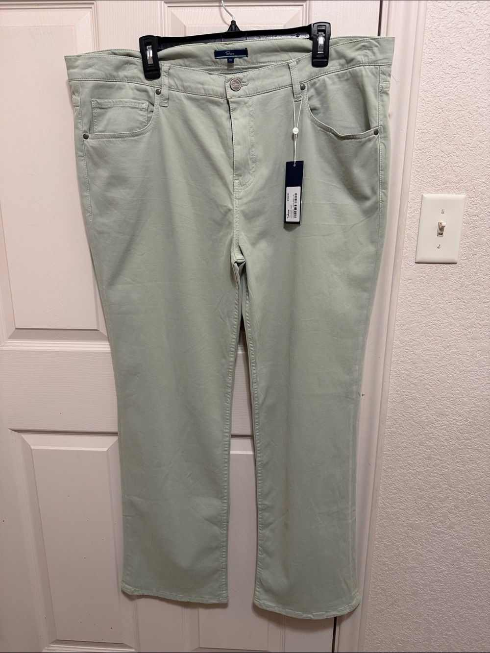 Men’s Relaxed Pants in Light Sage Green by Tommy Bahama